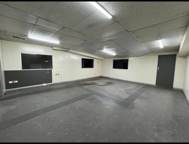 601M² WAREHOUSE TO LET IN LASER PARK